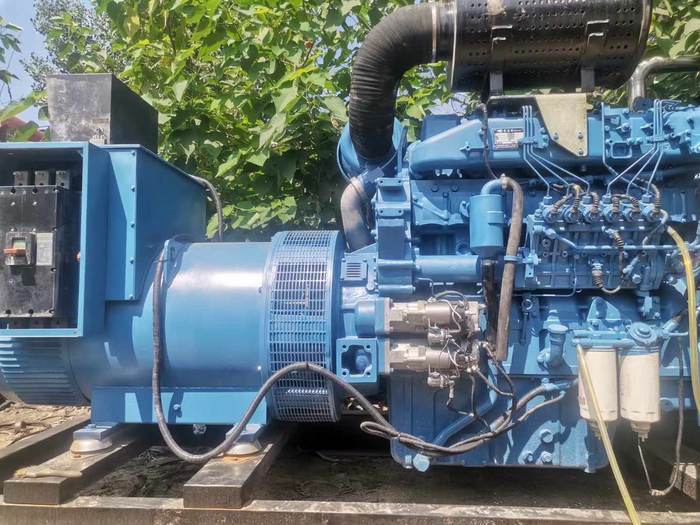 二道详细说明降低 800kW 柴油发电机输出电流波动的方法
