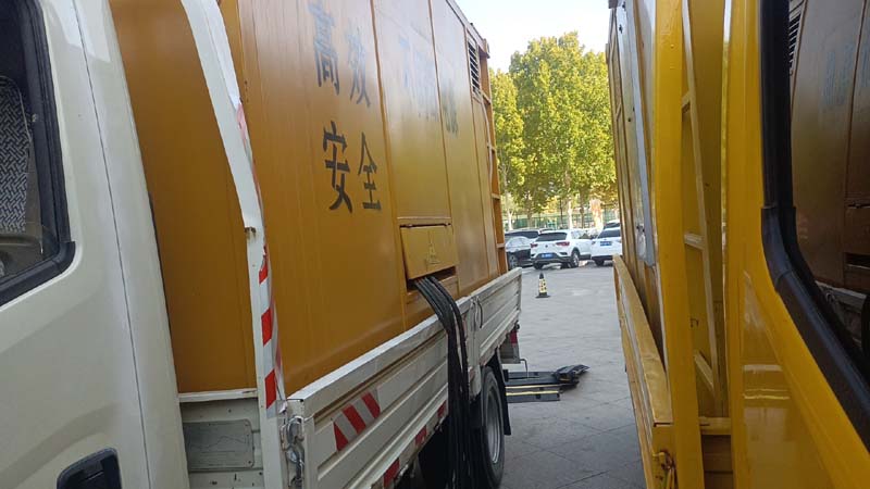 二道如何判断柴油发电机组和UPS电源的切换时间是否符合要求？