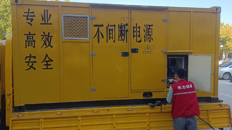 二道柴油发电机组和UPS电源配合使用时，如何避免切换过程中的电力中断？